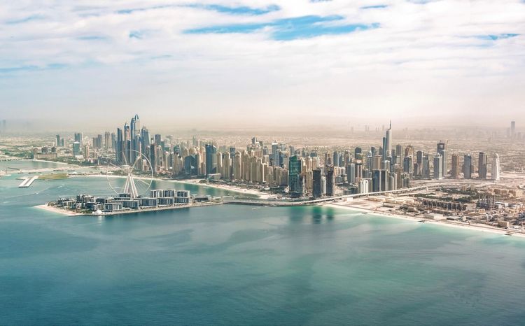 The UAE: luxurious resorts, business opportunities and opening bank account