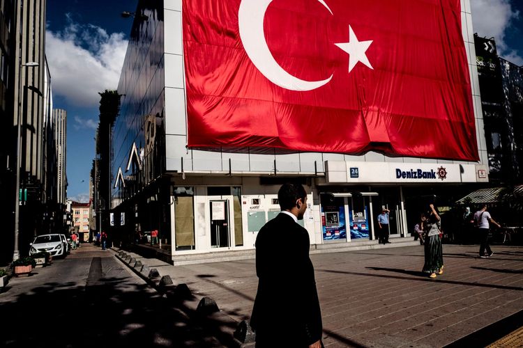 Which banks operate in Turkey