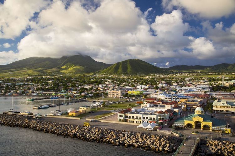 Quelle est la langue parlée à Saint-Kitts ? 